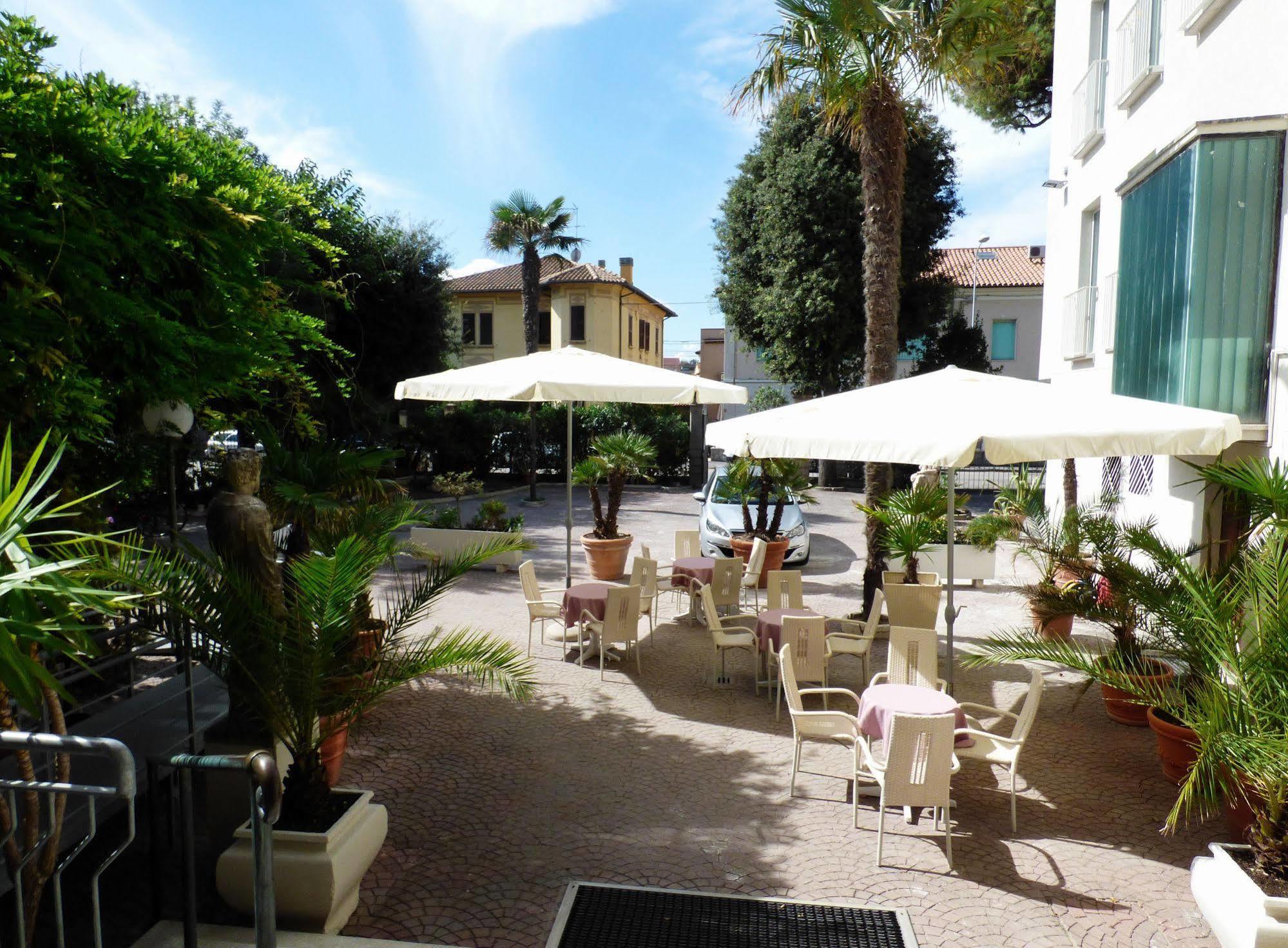 Hotel Cristallo Senigallia Exteriér fotografie